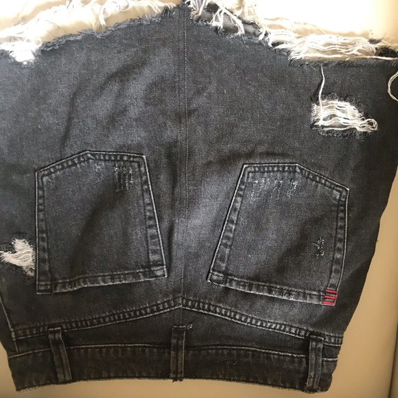 black distressed skirt - Picture 2 of 2